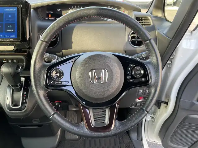 ホンダ Ｎ ＢＯＸ カスタム L ターボ 滋賀県 2021(令3)年 2.8万km パールⅡ 社外ナビ/Bluetooth/USB/CD/DVD/フルセグテレビ/バックカメラ/ホンダセンシング/・衝突軽減ブレーキ/・誤発進抑制機能/・後方誤発進抑制機能/・歩行者事故低減ステアリング/・先行車発進お知らせ機能/・アダプティブクルーズコントロール/・オートハイビーム/ETC/後席モニター/レザーシート/D/N席シートヒーター /両側パワースライドドア/LEDヘッドライト/オートライト/アイドリングストップ/プッシュスタート /スマートキー
