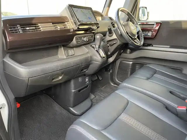 ホンダ Ｎ ＢＯＸ カスタム L ターボ 滋賀県 2021(令3)年 2.8万km パールⅡ 社外ナビ/Bluetooth/USB/CD/DVD/フルセグテレビ/バックカメラ/ホンダセンシング/・衝突軽減ブレーキ/・誤発進抑制機能/・後方誤発進抑制機能/・歩行者事故低減ステアリング/・先行車発進お知らせ機能/・アダプティブクルーズコントロール/・オートハイビーム/ETC/後席モニター/レザーシート/D/N席シートヒーター /両側パワースライドドア/LEDヘッドライト/オートライト/アイドリングストップ/プッシュスタート /スマートキー