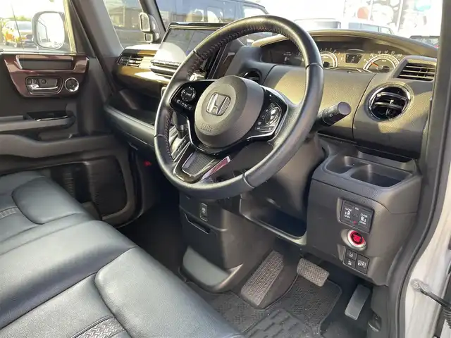 ホンダ Ｎ ＢＯＸ カスタム L ターボ 滋賀県 2021(令3)年 2.8万km パールⅡ 社外ナビ/Bluetooth/USB/CD/DVD/フルセグテレビ/バックカメラ/ホンダセンシング/・衝突軽減ブレーキ/・誤発進抑制機能/・後方誤発進抑制機能/・歩行者事故低減ステアリング/・先行車発進お知らせ機能/・アダプティブクルーズコントロール/・オートハイビーム/ETC/後席モニター/レザーシート/D/N席シートヒーター /両側パワースライドドア/LEDヘッドライト/オートライト/アイドリングストップ/プッシュスタート /スマートキー