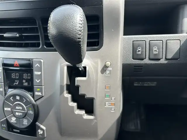 トヨタ ヴォクシー ZS 煌 東京都 2008(平20)年 13.3万km ダークバイオレットマイカメタリック 純正HDDナビ/　フルセグTV/CD/DVD/AUX/ミュージックサーバー/バックカメラ/フリップダウンモニター/ビルトインETC/パドルシフト/オートライト/純正16インチアルミホイール/純正フロアマット/両側パワースライドドア/パワーステアリング/パワーウィンドウ/LEDライト/フォグランプ/プッシュスタート/電動格納ミラー/ドアバイザー/スマートキー×2/保証書/点検記録簿/取扱説明書/スペアキー