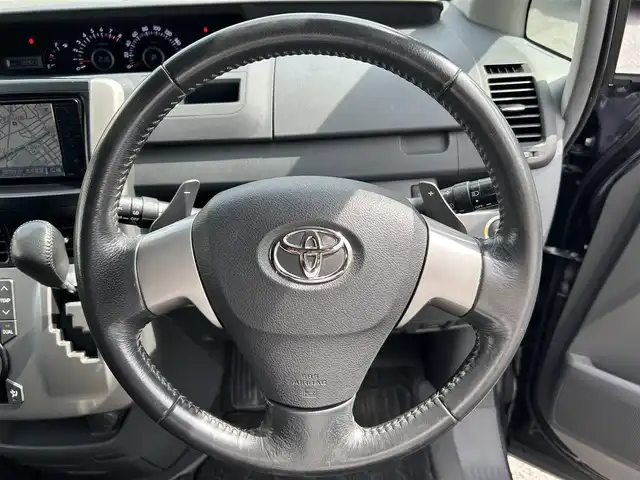 トヨタ ヴォクシー ZS 煌 東京都 2008(平20)年 13.3万km ダークバイオレットマイカメタリック 純正HDDナビ/　フルセグTV/CD/DVD/AUX/ミュージックサーバー/バックカメラ/フリップダウンモニター/ビルトインETC/パドルシフト/オートライト/純正16インチアルミホイール/純正フロアマット/両側パワースライドドア/パワーステアリング/パワーウィンドウ/LEDライト/フォグランプ/プッシュスタート/電動格納ミラー/ドアバイザー/スマートキー×2/保証書/点検記録簿/取扱説明書/スペアキー
