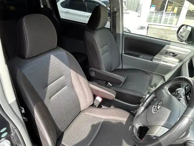 トヨタ ヴォクシー ZS 煌 東京都 2008(平20)年 13.3万km ダークバイオレットマイカメタリック 純正HDDナビ/　フルセグTV/CD/DVD/AUX/ミュージックサーバー/バックカメラ/フリップダウンモニター/ビルトインETC/パドルシフト/オートライト/純正16インチアルミホイール/純正フロアマット/両側パワースライドドア/パワーステアリング/パワーウィンドウ/LEDライト/フォグランプ/プッシュスタート/電動格納ミラー/ドアバイザー/スマートキー×2/保証書/点検記録簿/取扱説明書/スペアキー