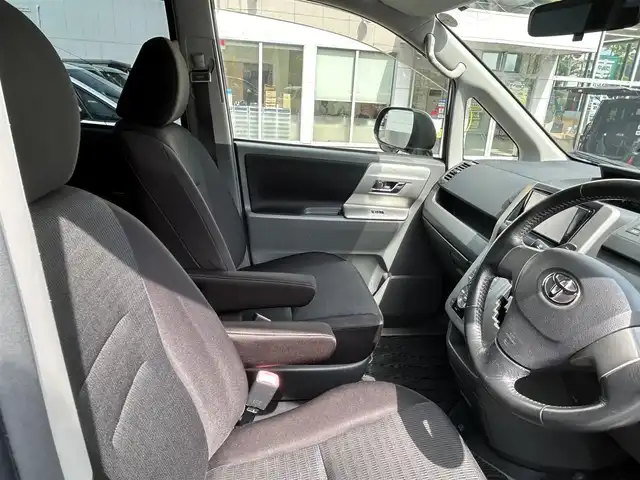 トヨタ ヴォクシー ZS 煌 東京都 2008(平20)年 13.3万km ダークバイオレットマイカメタリック 純正HDDナビ/　フルセグTV/CD/DVD/AUX/ミュージックサーバー/バックカメラ/フリップダウンモニター/ビルトインETC/パドルシフト/オートライト/純正16インチアルミホイール/純正フロアマット/両側パワースライドドア/パワーステアリング/パワーウィンドウ/LEDライト/フォグランプ/プッシュスタート/電動格納ミラー/ドアバイザー/スマートキー×2/保証書/点検記録簿/取扱説明書/スペアキー