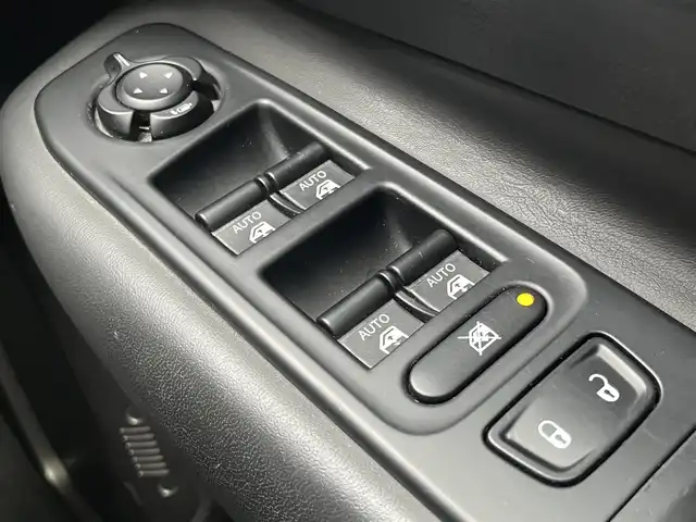 クライスラー・ジープ ジープ レネゲード リミテッド 静岡県 2020(令2)年 4.7万km ブラック ディーラー純正OPナビ/【フルセグTV/ラジオ/Bluetooth接続】/ACC/LKA/パーキングアシスト/アイドリングストップ/コーナーセンサー/バックカメラ/MTモード付AT/レザーシート/パワーシート(D/N席)/シートヒーター/ステアリングヒーター/純正LEDヘッドライト/USB接続/保証書/取扱説明書