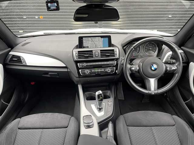 ＢＭＷ １１８ｄ Mスポーツ 三重県 2017(平29)年 2.7万km アルピンホワイトⅢ 純正HDDナビ/純正17インチアルミホイール/バックカメラ/アイドリングストップ/プッシュスタート/スペアキー×1/クルーズコントロール/ETC/Bluetooth/CD/DVD