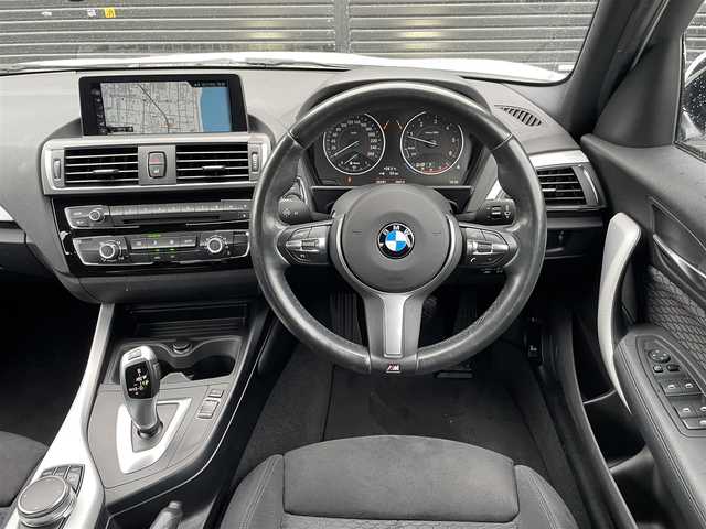 ＢＭＷ １１８ｄ Mスポーツ 三重県 2017(平29)年 2.7万km アルピンホワイトⅢ 純正HDDナビ/純正17インチアルミホイール/バックカメラ/アイドリングストップ/プッシュスタート/スペアキー×1/クルーズコントロール/ETC/Bluetooth/CD/DVD