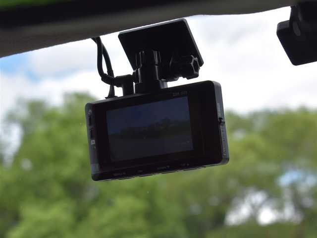 三菱 デリカミニ G プレミアム 福岡県 2024(令6)年 1.4万km ナチュラルアイボリーメタリック ワンオーナー/メモリーナビ/フルセグ/CD/DVD/BT/マルチアラウンドモニター/マイパイロット/ステアリングヒーター/ステアリングスイッチ/純正15インチアルミホイール/純正LEDヘッドライト/前後ドライブレコーダー/ハーフレザーシート/両側パワースライドドア/レーダークルーズコントロール/ルーフレール/プッシュスタート/スマートキー×2/フロアマット/ドアバイザー/ETC/新車時保証書/取扱説明書