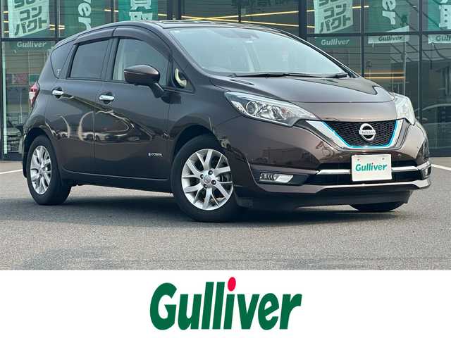 日産 ノート e－パワー メダリスト 岡山県 2016(平28)年 6.3万km インペリアルアンバーP 登録時走行距離62992km/純正7インチナビ/ワンセグTV/（FM.AM.CD.DVD.TV.BT）/アラウンドビューモニター/インテリジェントルームミラー/ETC/衝突軽減ブレーキ/ドライブレコーダー/レーンキープアシスト/横滑り防止装置/クリアランスソナー/オートライト/15インチ純正AW/ハーフレザーシート/純正フロアマット