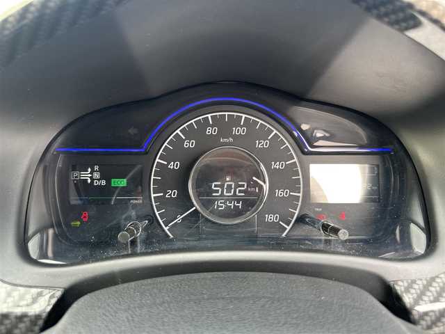 日産 ノート e－パワー メダリスト 岡山県 2016(平28)年 6.3万km インペリアルアンバーP 登録時走行距離62992km/純正7インチナビ/ワンセグTV/（FM.AM.CD.DVD.TV.BT）/アラウンドビューモニター/インテリジェントルームミラー/ETC/衝突軽減ブレーキ/ドライブレコーダー/レーンキープアシスト/横滑り防止装置/クリアランスソナー/オートライト/15インチ純正AW/ハーフレザーシート/純正フロアマット