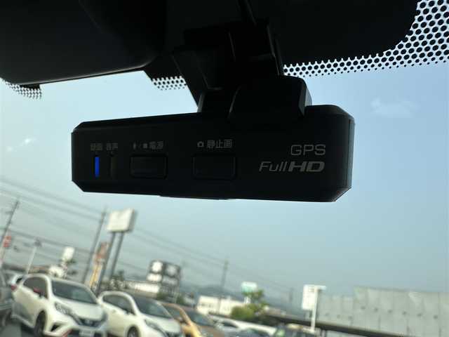 日産 ノート e－パワー メダリスト 岡山県 2016(平28)年 6.3万km インペリアルアンバーP 登録時走行距離62992km/純正7インチナビ/ワンセグTV/（FM.AM.CD.DVD.TV.BT）/アラウンドビューモニター/インテリジェントルームミラー/ETC/衝突軽減ブレーキ/ドライブレコーダー/レーンキープアシスト/横滑り防止装置/クリアランスソナー/オートライト/15インチ純正AW/ハーフレザーシート/純正フロアマット