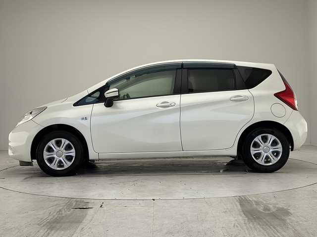日産 ノート X 愛知県 2015(平27)年 3.4万km ブリリアントホワイトパール 衝突軽減システム/純正SDナビ（SDなし）/オートエアコン/横滑り防止機能/オートライト/アイドリングストップ/ETC/ステアリングスイッチ/スマートキー/プッシュスタート