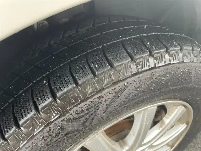 日産 セレナ HWS S HV Vセレ +Sefty 茨城県 2015(平27)年 8.5万km ブリリアントホワイトパール 社外HDDナビ（CD/DVD/HDD/ワンセグTV）/ETC/前ドライブレコーダー/エマージェンシーブレーキ/レーンキープ/革ステアリング/クルーズコントロール/プッシュスタート/LEDヘッドライト/フォグライト/純正サマータイヤ付き16インチAW積み込（195/60/16）/純正フロアマット/ドアバイザー