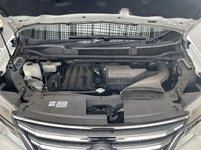 日産 セレナ HWS S HV Vセレ +Sefty 茨城県 2015(平27)年 8.5万km ブリリアントホワイトパール 社外HDDナビ（CD/DVD/HDD/ワンセグTV）/ETC/前ドライブレコーダー/エマージェンシーブレーキ/レーンキープ/革ステアリング/クルーズコントロール/プッシュスタート/LEDヘッドライト/フォグライト/純正サマータイヤ付き16インチAW積み込（195/60/16）/純正フロアマット/ドアバイザー