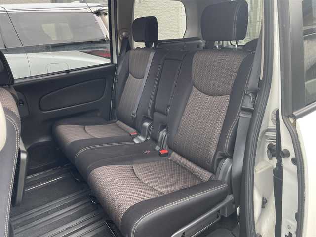 日産 セレナ HWS S HV Vセレ +Sefty 茨城県 2015(平27)年 8.5万km ブリリアントホワイトパール 社外HDDナビ（CD/DVD/HDD/ワンセグTV）/ETC/前ドライブレコーダー/エマージェンシーブレーキ/レーンキープ/革ステアリング/クルーズコントロール/プッシュスタート/LEDヘッドライト/フォグライト/純正サマータイヤ付き16インチAW積み込（195/60/16）/純正フロアマット/ドアバイザー