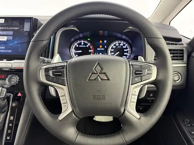 三菱 デリカＤ：５ ブラックエディション 愛知県 2025(令7)年 0.1千km ブラックマイカ 登録済未使用車/純正ナビ/バックカメラ/両側パワースライドドア/レザーシート/衝突被害軽減ブレーキ/車線逸脱警報システム/レーダークルーズコントロール/純正18インチアルミホイール/LEDヘッドライト/フルセグTV/スマートキー/プッシュスタート/電動格納ミラー