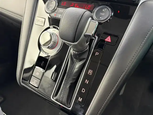 三菱 デリカＤ：５ ブラックエディション 愛知県 2025(令7)年 0.1千km ブラックマイカ 登録済未使用車/純正ナビ/バックカメラ/両側パワースライドドア/レザーシート/衝突被害軽減ブレーキ/車線逸脱警報システム/レーダークルーズコントロール/純正18インチアルミホイール/LEDヘッドライト/フルセグTV/スマートキー/プッシュスタート/電動格納ミラー