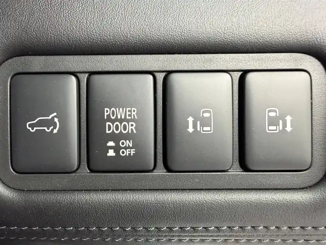 三菱 デリカＤ：５ ブラックエディション 愛知県 2025(令7)年 0.1千km ブラックマイカ 登録済未使用車/純正ナビ/バックカメラ/両側パワースライドドア/レザーシート/衝突被害軽減ブレーキ/車線逸脱警報システム/レーダークルーズコントロール/純正18インチアルミホイール/LEDヘッドライト/フルセグTV/スマートキー/プッシュスタート/電動格納ミラー