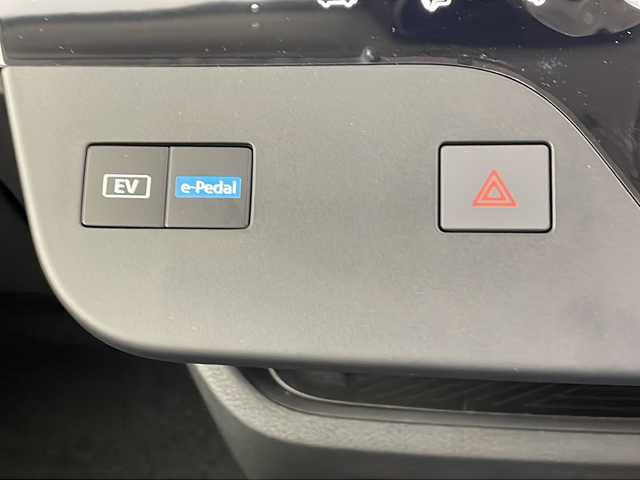 日産 セレナ e－パワー ハイウェイスター V 埼玉県 2025(令7)年 0.1千km プリズムホワイト プロパイロット/１２．３インチＮｉｓｓａｎＣｏｎｎｅｃｔナビゲーションシステム/インテリジェントアラウンドビューモニター/ｅ－Ｐｅｄａｌ/ワイヤレス充電器/両側パワースライドドア/ドライブレコーダー/パーソナルテーブル/USB電源ソケット /タイプA 1個〈フロント〉/タイプC 5個〈フロント1個、セカンド2個、サード2個〉/LEDヘッドライト/フォグランプ/ビルトインETC2.0/オートホールド/オートライト/全方位カメラ/スマートキー×2/ウインカーミラー/プッシュスタート/純正16インチアルミホイール
