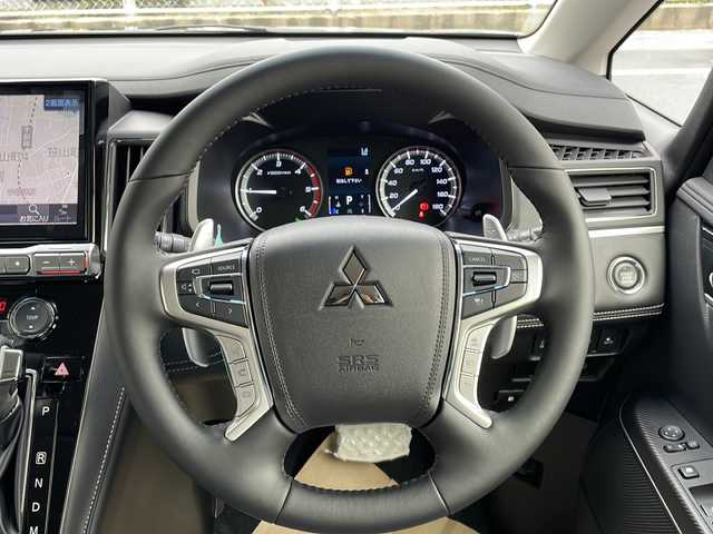 三菱 デリカＤ：５ シャモニー 山口県 2025(令7)年 0.1千km グラファイトグレーメタリック/ブラックマイカ 12インチフリップダウンモニター/社外11インチナビ/・Bluetooth/・フルセグテレビ/・HDMI/・USB入力/・Apple Car Play/・Android Auto/e-Assist/・衝突被害軽減ブレーキ/・車線逸脱警報システム/・レーダークルーズコントロール/・オートマチックハイビーム/・後側方車両検知警報システム/・誤発進抑制機能/・後退時交差車両検知システム/マルチアラウンドモニター/両側オートスライドドア/純正18インチアルミホイール/ヒルディセントコントロール/ハーフレザーシート/ハンドルヒーター/電動パーキングブレーキ/純正LEDヘッドライト/フォグライト/オートライト/プッシュスタート/スマートキー/スペアキー有/取扱説明書/保証書