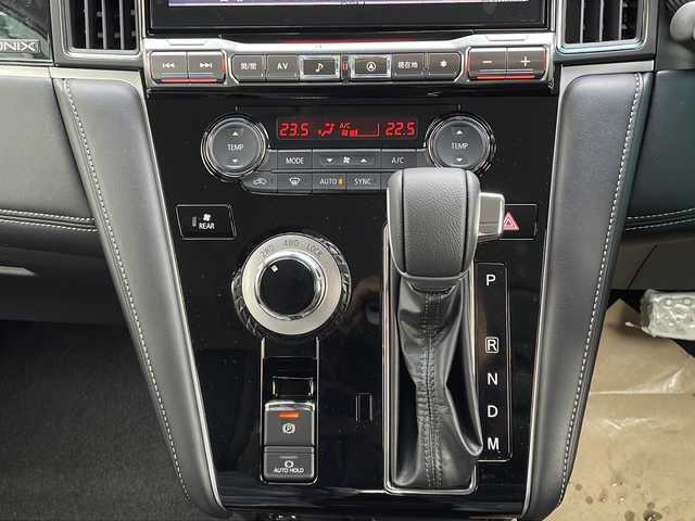 三菱 デリカＤ：５ シャモニー 山口県 2025(令7)年 0.1千km グラファイトグレーメタリック/ブラックマイカ 12インチフリップダウンモニター/社外11インチナビ/・Bluetooth/・フルセグテレビ/・HDMI/・USB入力/・Apple Car Play/・Android Auto/e-Assist/・衝突被害軽減ブレーキ/・車線逸脱警報システム/・レーダークルーズコントロール/・オートマチックハイビーム/・後側方車両検知警報システム/・誤発進抑制機能/・後退時交差車両検知システム/マルチアラウンドモニター/両側オートスライドドア/純正18インチアルミホイール/ヒルディセントコントロール/ハーフレザーシート/ハンドルヒーター/電動パーキングブレーキ/純正LEDヘッドライト/フォグライト/オートライト/プッシュスタート/スマートキー/スペアキー有/取扱説明書/保証書