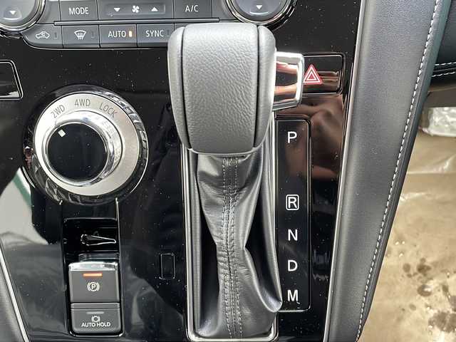 三菱 デリカＤ：５ シャモニー 山口県 2025(令7)年 0.1千km グラファイトグレーメタリック/ブラックマイカ 12インチフリップダウンモニター/社外11インチナビ/・Bluetooth/・フルセグテレビ/・HDMI/・USB入力/・Apple Car Play/・Android Auto/e-Assist/・衝突被害軽減ブレーキ/・車線逸脱警報システム/・レーダークルーズコントロール/・オートマチックハイビーム/・後側方車両検知警報システム/・誤発進抑制機能/・後退時交差車両検知システム/マルチアラウンドモニター/両側オートスライドドア/純正18インチアルミホイール/ヒルディセントコントロール/ハーフレザーシート/ハンドルヒーター/電動パーキングブレーキ/純正LEDヘッドライト/フォグライト/オートライト/プッシュスタート/スマートキー/スペアキー有/取扱説明書/保証書