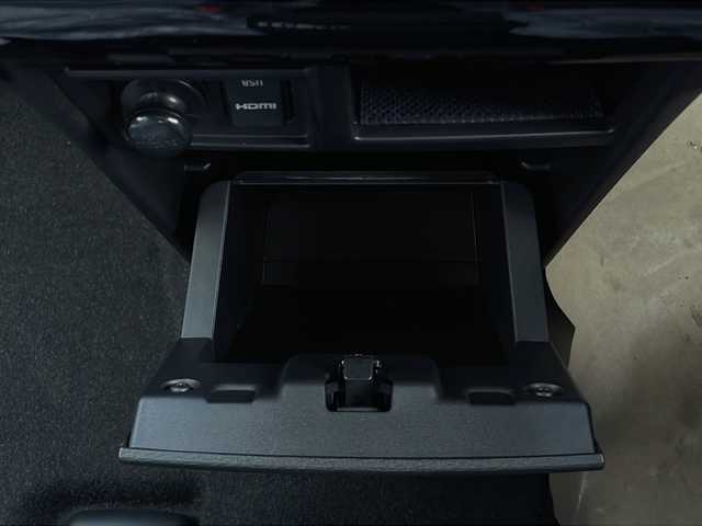 三菱 デリカＤ：５ シャモニー 山口県 2025(令7)年 0.1千km グラファイトグレーメタリック/ブラックマイカ 12インチフリップダウンモニター/社外11インチナビ/・Bluetooth/・フルセグテレビ/・HDMI/・USB入力/・Apple Car Play/・Android Auto/e-Assist/・衝突被害軽減ブレーキ/・車線逸脱警報システム/・レーダークルーズコントロール/・オートマチックハイビーム/・後側方車両検知警報システム/・誤発進抑制機能/・後退時交差車両検知システム/マルチアラウンドモニター/両側オートスライドドア/純正18インチアルミホイール/ヒルディセントコントロール/ハーフレザーシート/ハンドルヒーター/電動パーキングブレーキ/純正LEDヘッドライト/フォグライト/オートライト/プッシュスタート/スマートキー/スペアキー有/取扱説明書/保証書