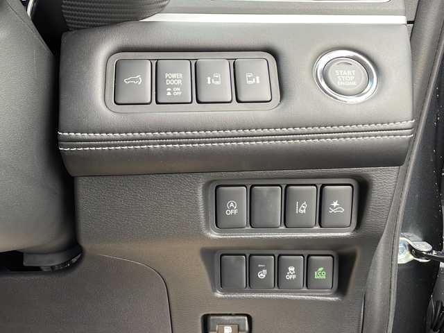 三菱 デリカＤ：５ シャモニー 山口県 2025(令7)年 0.1千km グラファイトグレーメタリック/ブラックマイカ 12インチフリップダウンモニター/社外11インチナビ/・Bluetooth/・フルセグテレビ/・HDMI/・USB入力/・Apple Car Play/・Android Auto/e-Assist/・衝突被害軽減ブレーキ/・車線逸脱警報システム/・レーダークルーズコントロール/・オートマチックハイビーム/・後側方車両検知警報システム/・誤発進抑制機能/・後退時交差車両検知システム/マルチアラウンドモニター/両側オートスライドドア/純正18インチアルミホイール/ヒルディセントコントロール/ハーフレザーシート/ハンドルヒーター/電動パーキングブレーキ/純正LEDヘッドライト/フォグライト/オートライト/プッシュスタート/スマートキー/スペアキー有/取扱説明書/保証書