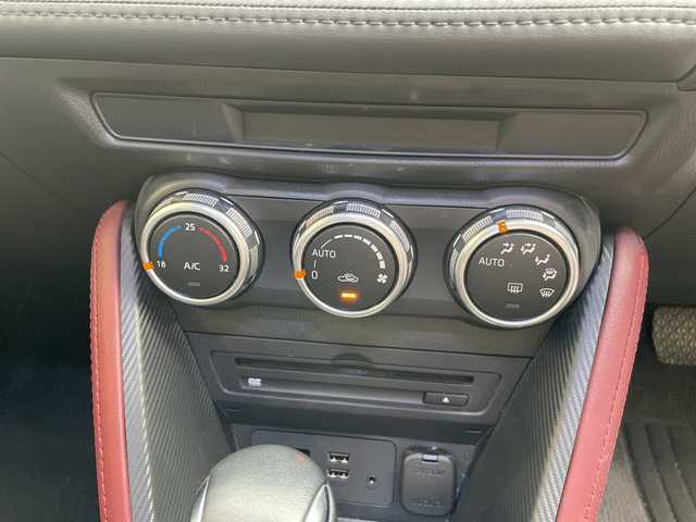 マツダ ＣＸ－３ XD ツーリング 愛知県 2016(平28)年 3.3万km ディープクリスタルブルーマイカ 純正ナビ/全方位カメラ/シートヒーター/バックカメラ/クルーズコントロール/ヘッドアップディスプレイ/パワーシート/純正アルミホイール/Bluetooth/LEDヘッドライト/ステアリングヒーター/コーナーセンサー/パドルシフト/レーンキープアシスト/ETC/ステアリングスイッチ/スマートキー/プッシュスタート