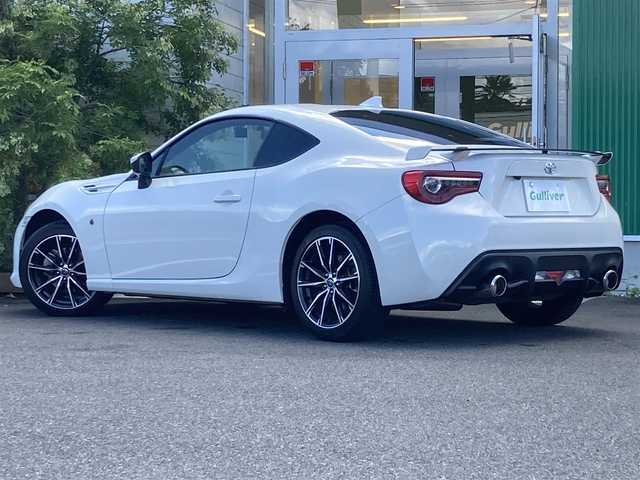 トヨタ ８６ GT リミテッド 岡山県 2020(令2)年 0.8万km クリスタルホワイトパール 純正ナビ　NSCN-W68/ワンセグTV、CD、Bluetooth、AM、FM/TVキャンセラー/バックカメラ/ETC/オートライト/フォグ/リアフォグ/LEDヘッドライト/前席シートヒーター/ハーフレザーシート（本革×アルカンターラ）/リアスポイラー