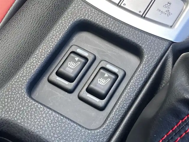 トヨタ ８６ GT リミテッド 岡山県 2020(令2)年 0.8万km クリスタルホワイトパール 純正ナビ　NSCN-W68/ワンセグTV、CD、Bluetooth、AM、FM/TVキャンセラー/バックカメラ/ETC/オートライト/フォグ/リアフォグ/LEDヘッドライト/前席シートヒーター/ハーフレザーシート（本革×アルカンターラ）/リアスポイラー