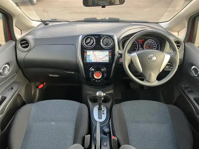 日産 ノート X FOUR 道南・函館 2015(平27)年 8.6万km ラディアントレッド /純正ナビ//フルセグＴＶ//バックカメラ//衝突被害軽減ブレーキ//車線逸脱警報//横滑り防止装置//ABS//プッシュスタート//スマートキー//純正フロアマット//取扱説明書//記録簿