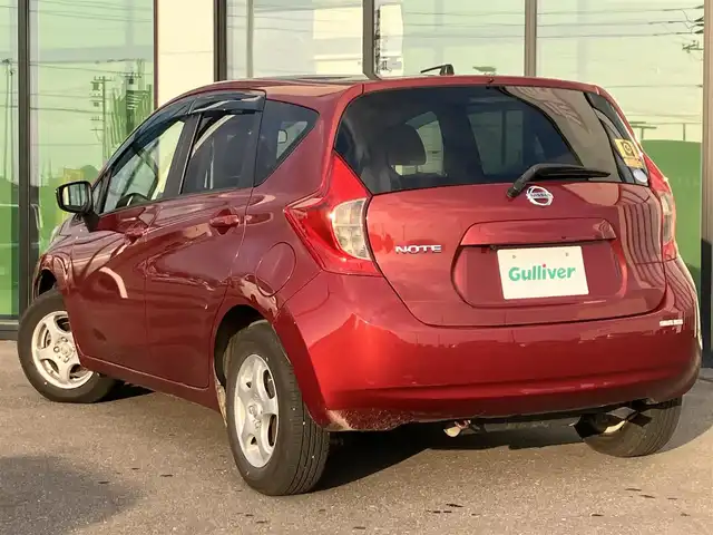 日産 ノート X FOUR 道南・函館 2015(平27)年 8.6万km ラディアントレッド /純正ナビ//フルセグＴＶ//バックカメラ//衝突被害軽減ブレーキ//車線逸脱警報//横滑り防止装置//ABS//プッシュスタート//スマートキー//純正フロアマット//取扱説明書//記録簿
