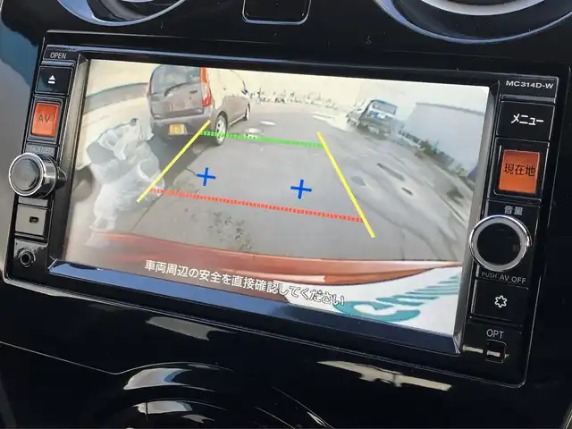 日産 ノート X FOUR 道南・函館 2015(平27)年 8.6万km ラディアントレッド /純正ナビ//フルセグＴＶ//バックカメラ//衝突被害軽減ブレーキ//車線逸脱警報//横滑り防止装置//ABS//プッシュスタート//スマートキー//純正フロアマット//取扱説明書//記録簿