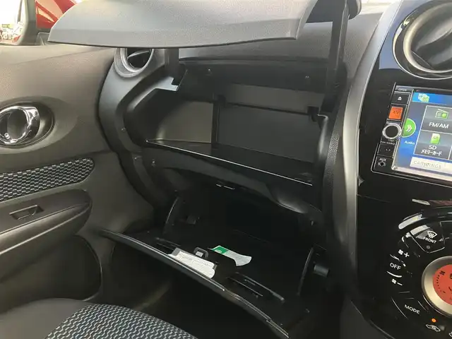 日産 ノート X FOUR 道南・函館 2015(平27)年 8.6万km ラディアントレッド /純正ナビ//フルセグＴＶ//バックカメラ//衝突被害軽減ブレーキ//車線逸脱警報//横滑り防止装置//ABS//プッシュスタート//スマートキー//純正フロアマット//取扱説明書//記録簿