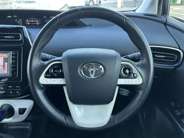 トヨタ プリウス S ツーリングセレクション 和歌山県 2016(平28)年 18.6万km ホワイトパールクリスタルシャイン 純正7インチナビ/フルセグTV/Bluetooth/CD/DVD/バックカメラ/ビルトインETC/トヨタセーフティセンス/レーダークルーズコントロール/シートヒーター/ステアリングスイッチ/LEDヘッドライト/フォグランプ/オートライト/オートハイビーム/純正17インチAW/純正フロアマット/ドアバイザー/プッシュスタート/スマートキー