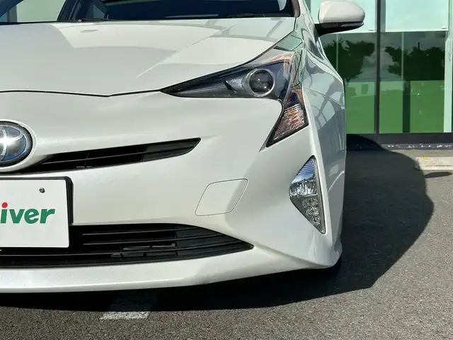 トヨタ プリウス S ツーリングセレクション 和歌山県 2016(平28)年 18.6万km ホワイトパールクリスタルシャイン 純正7インチナビ/フルセグTV/Bluetooth/CD/DVD/バックカメラ/ビルトインETC/トヨタセーフティセンス/レーダークルーズコントロール/シートヒーター/ステアリングスイッチ/LEDヘッドライト/フォグランプ/オートライト/オートハイビーム/純正17インチAW/純正フロアマット/ドアバイザー/プッシュスタート/スマートキー