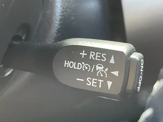 トヨタ プリウス ＰＨＶ Sナビパッケージ・GRスポーツ 福岡県 2018(平30)年 9.5万km ホワイトパールクリスタルシャイン トヨタセーフティセンス/PCS/LDA/純正１１．６インチナビ/フルセグTV/BT/iPod/USB/AUX/AM/FM/バックカメラ/ＧＲ専用ハーフレザーシート/レーダークルーズコントロール/前席シートヒーター/ＬＥＤオートライト/オートハイビーム/フォグランプ/ＥＴＣ２．０/ステアリングリモコン/スマートキー/プッシュスタート