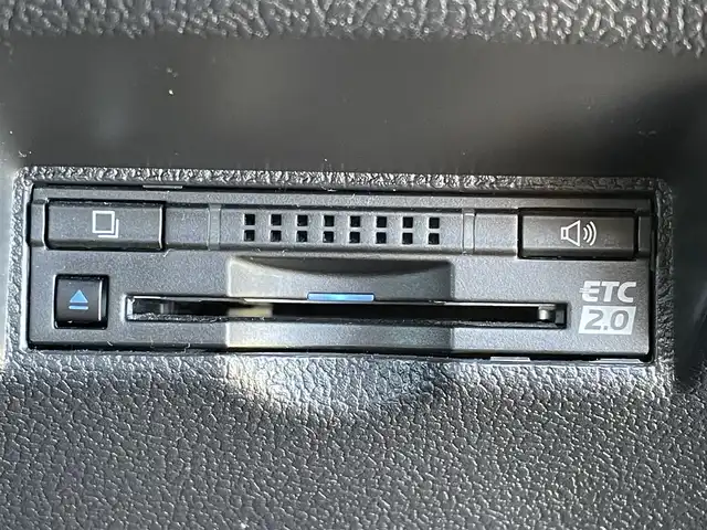 トヨタ プリウス ＰＨＶ Sナビパッケージ・GRスポーツ 福岡県 2018(平30)年 9.5万km ホワイトパールクリスタルシャイン トヨタセーフティセンス/PCS/LDA/純正１１．６インチナビ/フルセグTV/BT/iPod/USB/AUX/AM/FM/バックカメラ/ＧＲ専用ハーフレザーシート/レーダークルーズコントロール/前席シートヒーター/ＬＥＤオートライト/オートハイビーム/フォグランプ/ＥＴＣ２．０/ステアリングリモコン/スマートキー/プッシュスタート