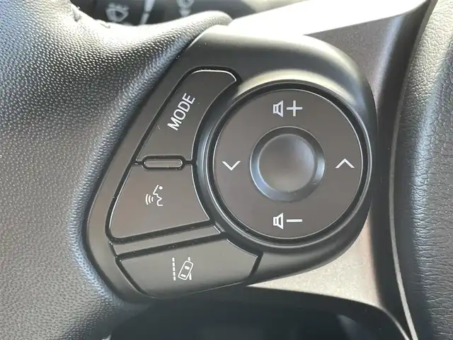 トヨタ プリウス ＰＨＶ Sナビパッケージ・GRスポーツ 福岡県 2018(平30)年 9.5万km ホワイトパールクリスタルシャイン トヨタセーフティセンス/PCS/LDA/純正１１．６インチナビ/フルセグTV/BT/iPod/USB/AUX/AM/FM/バックカメラ/ＧＲ専用ハーフレザーシート/レーダークルーズコントロール/前席シートヒーター/ＬＥＤオートライト/オートハイビーム/フォグランプ/ＥＴＣ２．０/ステアリングリモコン/スマートキー/プッシュスタート