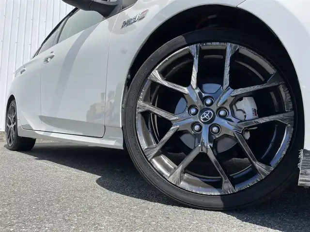 トヨタ プリウス ＰＨＶ Sナビパッケージ・GRスポーツ 福岡県 2018(平30)年 9.5万km ホワイトパールクリスタルシャイン トヨタセーフティセンス/PCS/LDA/純正１１．６インチナビ/フルセグTV/BT/iPod/USB/AUX/AM/FM/バックカメラ/ＧＲ専用ハーフレザーシート/レーダークルーズコントロール/前席シートヒーター/ＬＥＤオートライト/オートハイビーム/フォグランプ/ＥＴＣ２．０/ステアリングリモコン/スマートキー/プッシュスタート