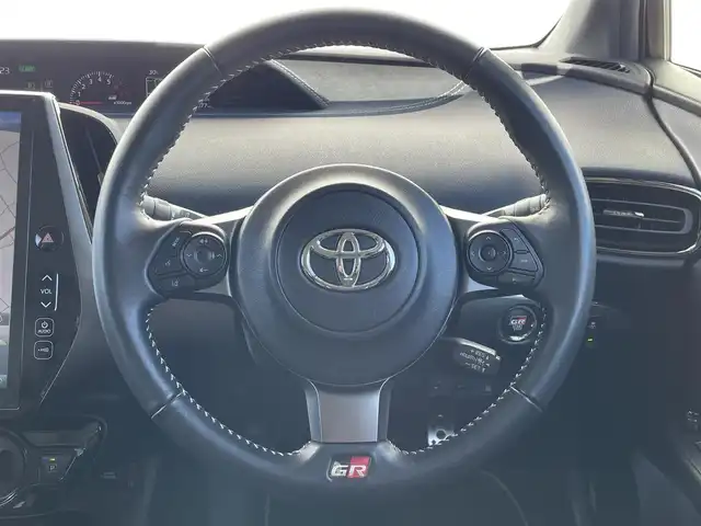 トヨタ プリウス ＰＨＶ Sナビパッケージ・GRスポーツ 福岡県 2018(平30)年 9.5万km ホワイトパールクリスタルシャイン トヨタセーフティセンス/PCS/LDA/純正１１．６インチナビ/フルセグTV/BT/iPod/USB/AUX/AM/FM/バックカメラ/ＧＲ専用ハーフレザーシート/レーダークルーズコントロール/前席シートヒーター/ＬＥＤオートライト/オートハイビーム/フォグランプ/ＥＴＣ２．０/ステアリングリモコン/スマートキー/プッシュスタート