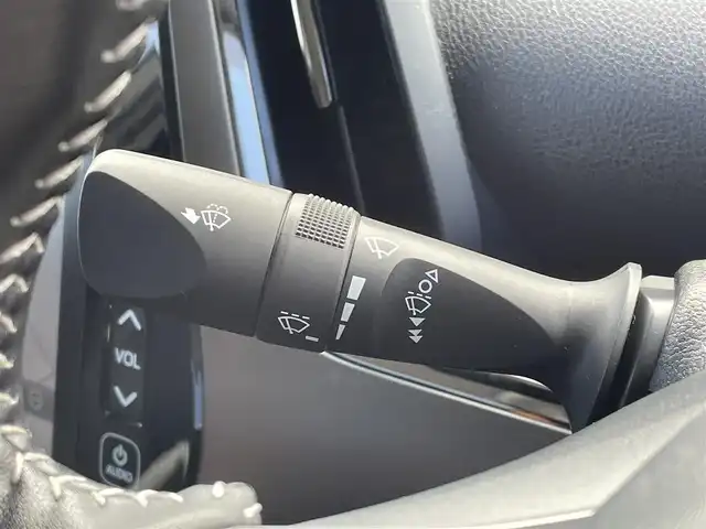 トヨタ プリウス ＰＨＶ Sナビパッケージ・GRスポーツ 福岡県 2018(平30)年 9.5万km ホワイトパールクリスタルシャイン トヨタセーフティセンス/PCS/LDA/純正１１．６インチナビ/フルセグTV/BT/iPod/USB/AUX/AM/FM/バックカメラ/ＧＲ専用ハーフレザーシート/レーダークルーズコントロール/前席シートヒーター/ＬＥＤオートライト/オートハイビーム/フォグランプ/ＥＴＣ２．０/ステアリングリモコン/スマートキー/プッシュスタート