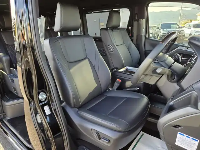 トヨタ グランエース プレミアム 鹿児島県 2023(令5)年 0.4万km ブラック トヨタセーフティセンス　/パノラミックビューモニター　/後席フリップダウンモニター　/デジタルインナーミラー　/ＴＶキャンセラー　/ブラインドスポットモニター　/全席シートヒーター　/全席パワーシート/両側パワースライドドア/レーダークルーズコントロール/純正メモリーナビ/Bluetoothオーディオ/フルセグテレビ/肩口パワースイッチ/パーキングアシストセンサー/プリクラッシュセーフティ/ロードサインアシスト/パーキングアシストサイン/リヤクロストラフィックアラート/エグゼクティブシート/純正アルミホイール(17インチ)/エアバッグ(W+サイド)/カーテンエアバッグ/プッシュスタート/スマートキー