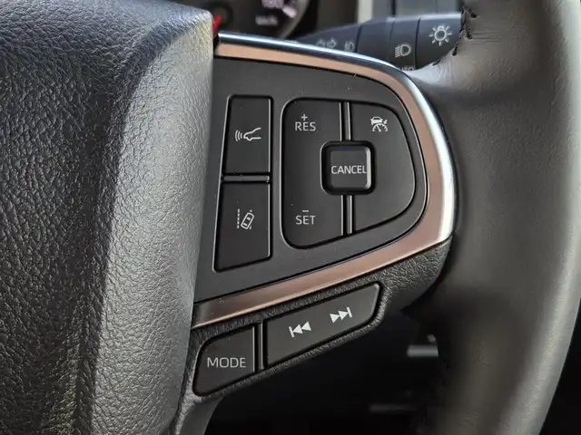 トヨタ グランエース プレミアム 鹿児島県 2023(令5)年 0.4万km ブラック トヨタセーフティセンス　/パノラミックビューモニター　/後席フリップダウンモニター　/デジタルインナーミラー　/ＴＶキャンセラー　/ブラインドスポットモニター　/全席シートヒーター　/全席パワーシート/両側パワースライドドア/レーダークルーズコントロール/純正メモリーナビ/Bluetoothオーディオ/フルセグテレビ/肩口パワースイッチ/パーキングアシストセンサー/プリクラッシュセーフティ/ロードサインアシスト/パーキングアシストサイン/リヤクロストラフィックアラート/エグゼクティブシート/純正アルミホイール(17インチ)/エアバッグ(W+サイド)/カーテンエアバッグ/プッシュスタート/スマートキー