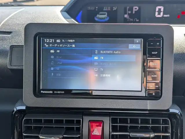 ダイハツ タント カスタム X 福井県 2023(令5)年 1.8万km シャイニングホワイトパール 純正ナビ/AM/FM/フルセグ/BT/CD/DVD/USB/iPod/全方位カメラ/両側パワースライドドア/衝突被害軽減システム/パーキングアシスト/アイドリングストップ/レーンキープアシスト/横滑り防止装置/盗難防止装置/前後コーナーセンサー/前後ドライブレコーダー/前席シートヒーター/純正フロアマット/ビルトインETC/純正14インチAW/LEDヘッドライト/オートライト/スマートキー