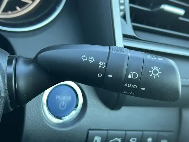 トヨタ カムリ WS 福島県 2023(令5)年 1.1万km プラチナホワイトパールマイカ トヨタセーフティセンス/・プリクラッシュセーフティ/・レーンディパーチャーアラート/・オートマチックハイビーム/・レーダークルーズコントロール/純正ディスプレイオーディオ/・TコネクトSDナビゲーション/【CD/DVD/Bluetooth/フルセグTV/USB】/JBLプレミアムサウンドシステム/クリアランスソナー/ブラインドスポットモニター/ヘッドアップディスプレイ/スマートキー/・プッシュスタート/LEDヘッドライト/・オートハイビーム/・オートライト/・フォグランプ/ハーフレザーシート/・運転席パワーシート/本革巻きステアリング/・ステアリングリモコン/純正フロアマット