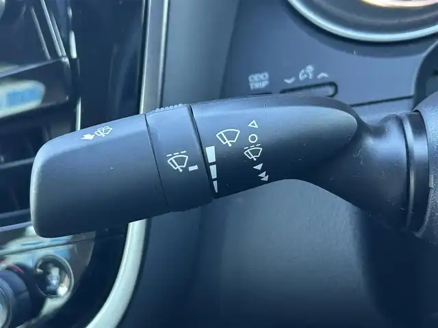 トヨタ カムリ WS 福島県 2023(令5)年 1.1万km プラチナホワイトパールマイカ トヨタセーフティセンス/・プリクラッシュセーフティ/・レーンディパーチャーアラート/・オートマチックハイビーム/・レーダークルーズコントロール/純正ディスプレイオーディオ/・TコネクトSDナビゲーション/【CD/DVD/Bluetooth/フルセグTV/USB】/JBLプレミアムサウンドシステム/クリアランスソナー/ブラインドスポットモニター/ヘッドアップディスプレイ/スマートキー/・プッシュスタート/LEDヘッドライト/・オートハイビーム/・オートライト/・フォグランプ/ハーフレザーシート/・運転席パワーシート/本革巻きステアリング/・ステアリングリモコン/純正フロアマット