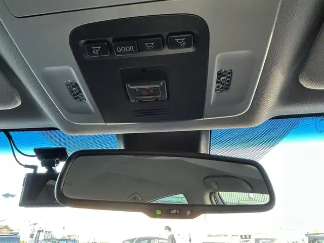 トヨタ カムリ WS 福島県 2023(令5)年 1.1万km プラチナホワイトパールマイカ トヨタセーフティセンス/・プリクラッシュセーフティ/・レーンディパーチャーアラート/・オートマチックハイビーム/・レーダークルーズコントロール/純正ディスプレイオーディオ/・TコネクトSDナビゲーション/【CD/DVD/Bluetooth/フルセグTV/USB】/JBLプレミアムサウンドシステム/クリアランスソナー/ブラインドスポットモニター/ヘッドアップディスプレイ/スマートキー/・プッシュスタート/LEDヘッドライト/・オートハイビーム/・オートライト/・フォグランプ/ハーフレザーシート/・運転席パワーシート/本革巻きステアリング/・ステアリングリモコン/純正フロアマット