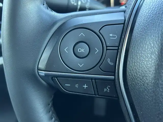 トヨタ カムリ WS 福島県 2023(令5)年 1.1万km プラチナホワイトパールマイカ トヨタセーフティセンス/・プリクラッシュセーフティ/・レーンディパーチャーアラート/・オートマチックハイビーム/・レーダークルーズコントロール/純正ディスプレイオーディオ/・TコネクトSDナビゲーション/【CD/DVD/Bluetooth/フルセグTV/USB】/JBLプレミアムサウンドシステム/クリアランスソナー/ブラインドスポットモニター/ヘッドアップディスプレイ/スマートキー/・プッシュスタート/LEDヘッドライト/・オートハイビーム/・オートライト/・フォグランプ/ハーフレザーシート/・運転席パワーシート/本革巻きステアリング/・ステアリングリモコン/純正フロアマット