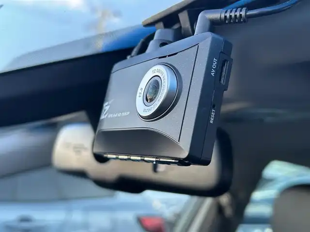 トヨタ カムリ WS 福島県 2023(令5)年 1.1万km プラチナホワイトパールマイカ トヨタセーフティセンス/・プリクラッシュセーフティ/・レーンディパーチャーアラート/・オートマチックハイビーム/・レーダークルーズコントロール/純正ディスプレイオーディオ/・TコネクトSDナビゲーション/【CD/DVD/Bluetooth/フルセグTV/USB】/JBLプレミアムサウンドシステム/クリアランスソナー/ブラインドスポットモニター/ヘッドアップディスプレイ/スマートキー/・プッシュスタート/LEDヘッドライト/・オートハイビーム/・オートライト/・フォグランプ/ハーフレザーシート/・運転席パワーシート/本革巻きステアリング/・ステアリングリモコン/純正フロアマット